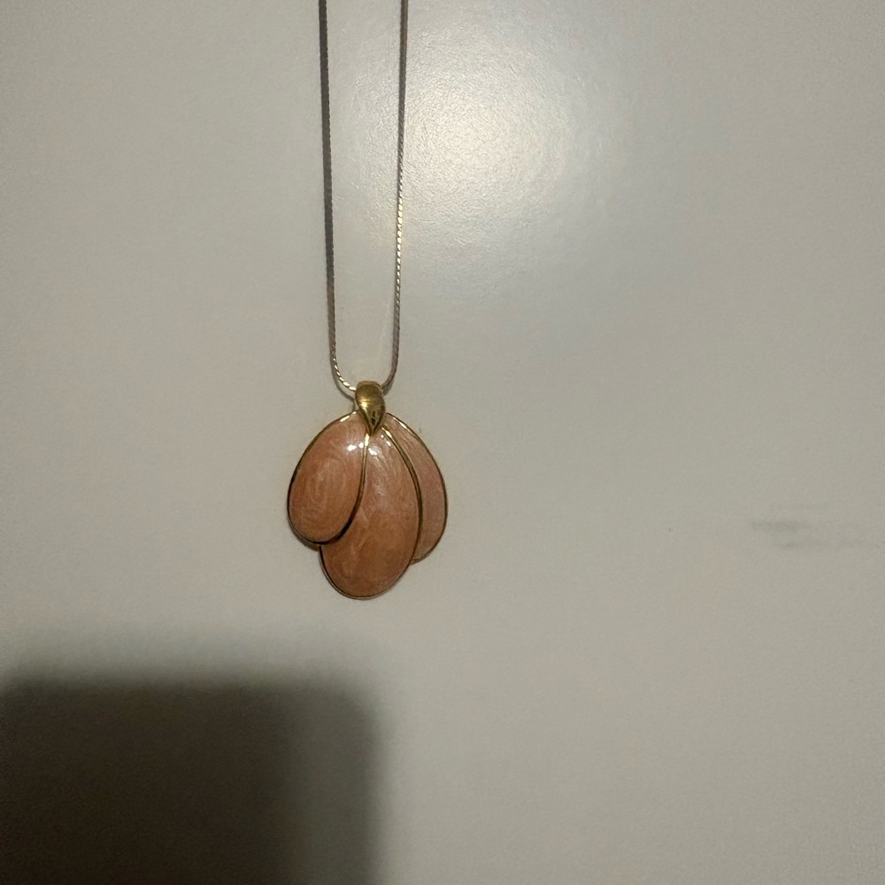 Elegant Gold and Brown Pendant Necklace